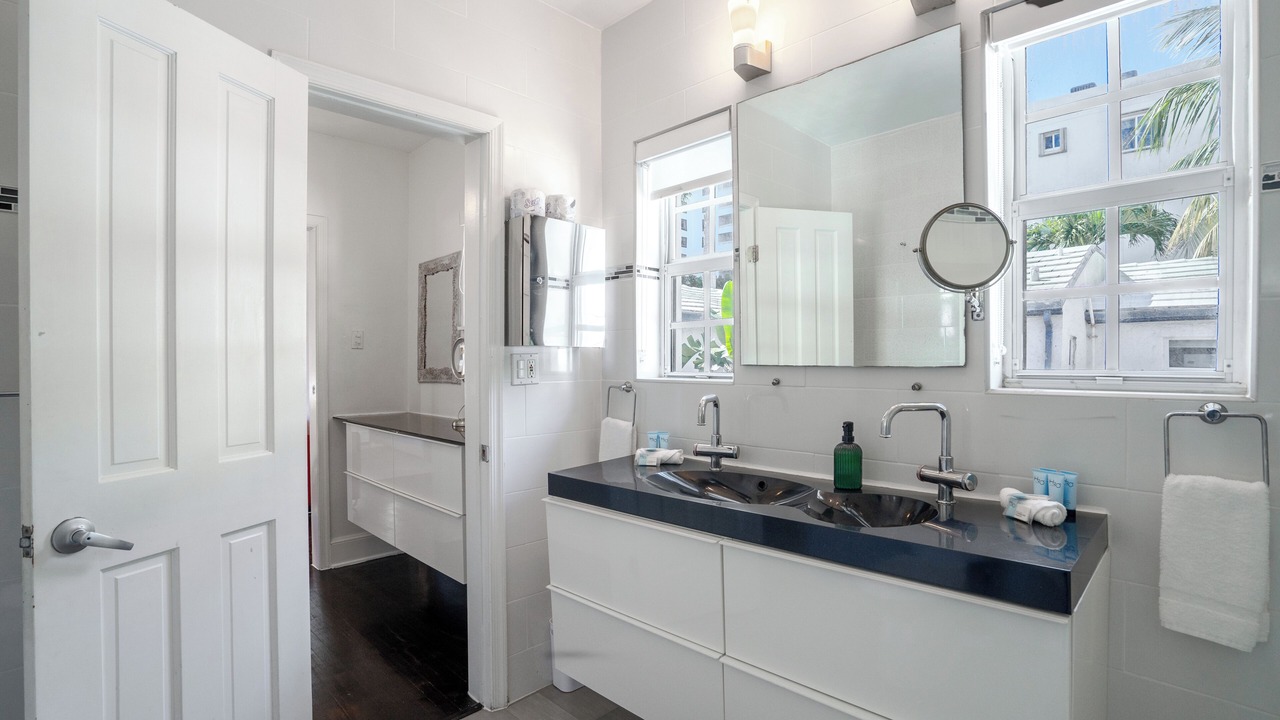 Photo of Bathroom in West Avenue