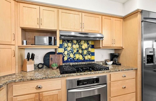 French River House | Lake View Luxury Retreat/10mins to Duluth/85" Home Theater/Heated Game Room/Fire pit