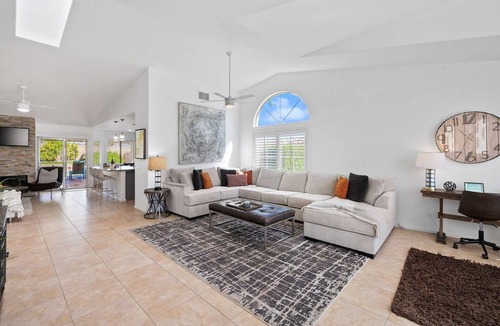 Indian Wells House | Near Coachella Private Home | Walk to Tennis Gardens | Pool & Spa Paradise | Ideal for Entertainment