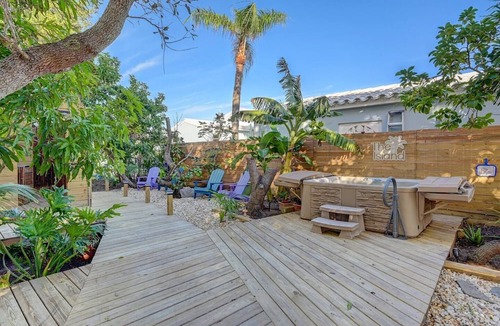Deerfield Beach Apartment | Cozy garden beach villa#4/king bed