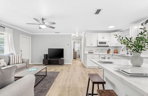 Beach Haven House | Beautiful 3 bedroom, 2 bathroom Beach Bungalow in Jacksonville Beach!