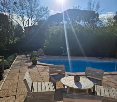 Carcassonne Bed & Breakfast | Le Mas Victoria - Chambres d'hôtes avec table d'hôtes-Parking privé ferme