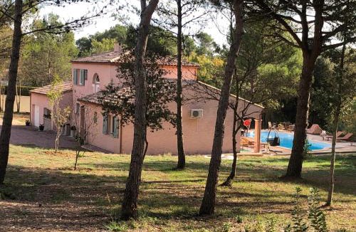 Carcassonne Bed & Breakfast | Le Mas Victoria - Chambres d'hôtes avec table d'hôtes-Parking privé ferme