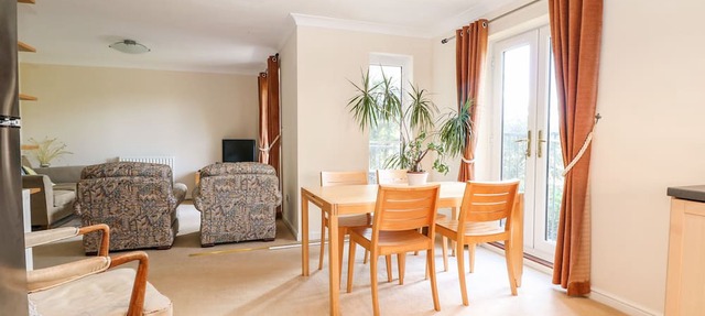 19 Quayside Walk in Southampton