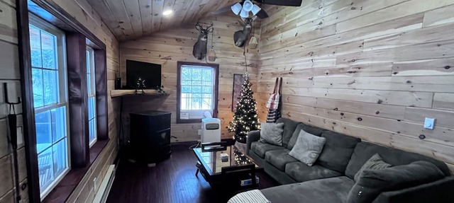 Tubbs’ Country Cabin in Taberg