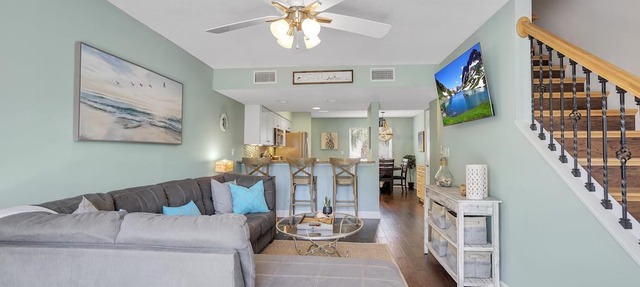 2 min walk to the beach from our Ocean Escape Jax Beach 3BR home! in Jacksonville Beach