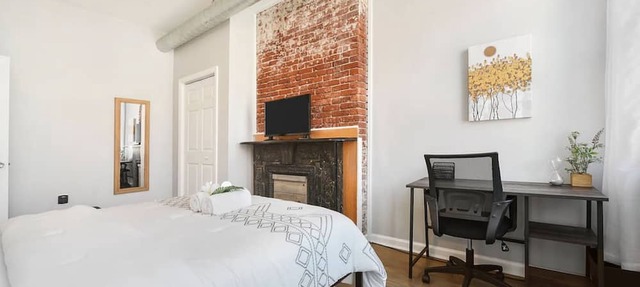 Bright & Stylish Apartment with King Bed & Parking in Pittsburgh