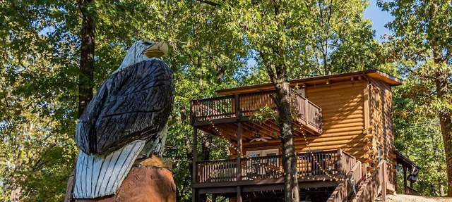 Minutes to Big Cedar-True Log Cabin-Free Silver Dollar Tickets-Pvt Hot Tub @ Lil Treehouse in Ridgedale