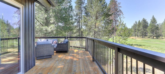 3 Spyglass - Lovely Sunriver Home, Elegant & Remodeled, Hot Tub, SHARC Passes, Golf Views in Sunriver