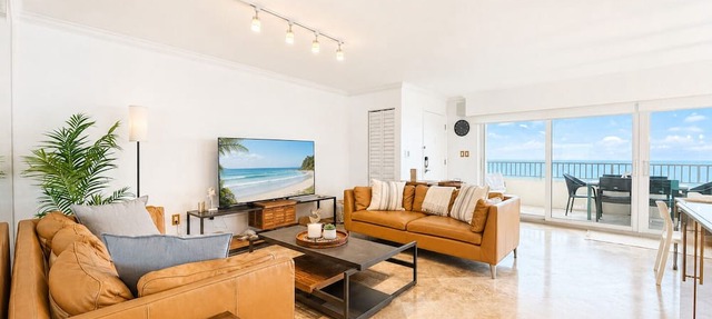 BOUTIQUE BEACH FRONT LUXURY LOCATED DIRECTLY ON BEACH WITH FABULOUS SUNSETS in Bradenton Beach