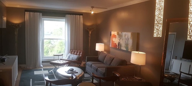 Music Row condo - NASHVEGAS! Guitar Swimming Pool. Cool-Comfortable-Modern! in Nashville