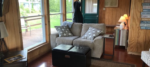 Cozy lakefront home with expansive views 25 minutes from Burlington in South Hero
