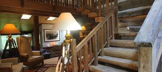 Enchanting Chalet/Covered Parking/King Suite in Franklin