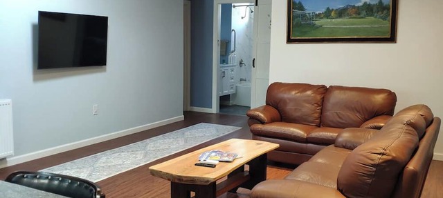Camp Lily, Whiteface-Vacation, Modern Apartment, Perfect 2 bedroom with AC in Wilmington