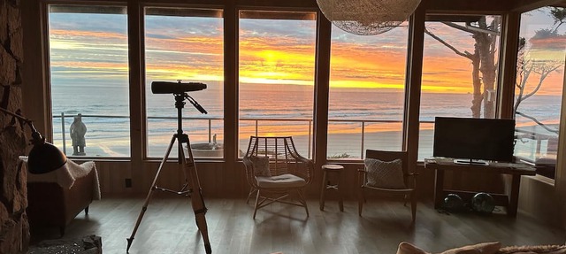 Best of Cannon Beach oceanfront home with 200 degree views, newly renovated in Cannon Beach