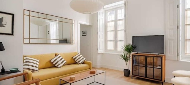 🌙 Lunero: Elegant One-Bedroom Retreat in Seville’s Historic Old Town in Sevilla