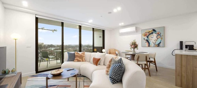 Sleek Inner-City 2-Bed with Swimming Pool & BBQ in Dickson