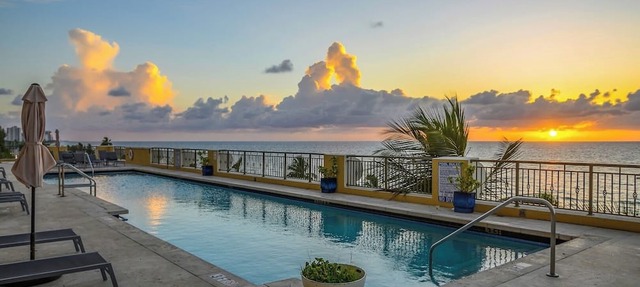 King Suite Ocean View w/Balcony, Dining and Beach Access in Fort Lauderdale