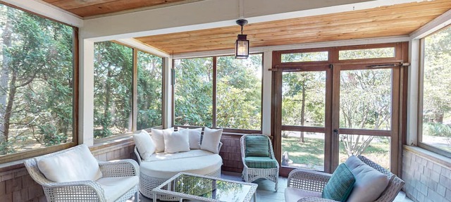 Coastal home with screened porch, W/D, & amazing location in Centerville