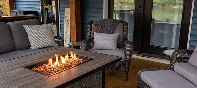 River Cottage w 2 Story covered deck w/2 firepits, Coffee bar & outdoor TV area in Franklin