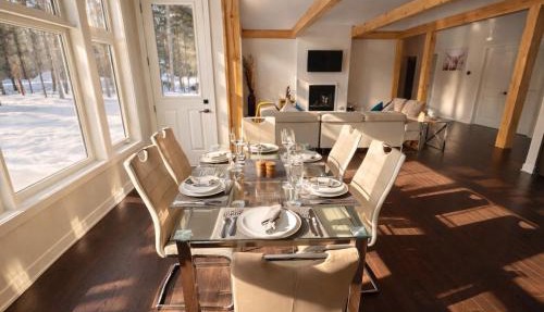 Muskoka Cottage Retreat with BBQ, Fire pit and Game Room Fun in Dwight