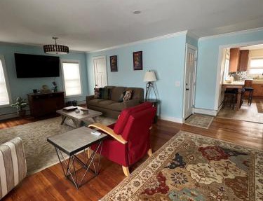 Comfy 2 Bedroom Apartment Close to Lake Erie in Dunkirk
