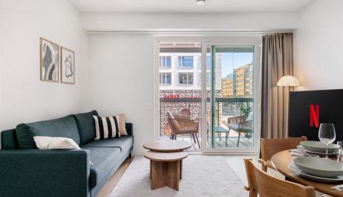 Sauna, balcony, wifi, trainstation, Mall of Tripla in Helsinki