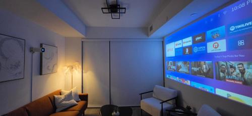 Sky High Luxe Stay 2BR-2BA Near Square One With Lake View, Gym, Pool & Parking in Mississauga