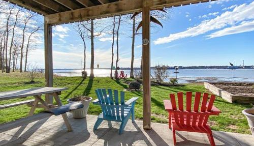 Scenic Harbour View House Waterfront in Stratford