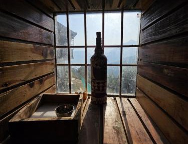 valley view chalet in Bajaura