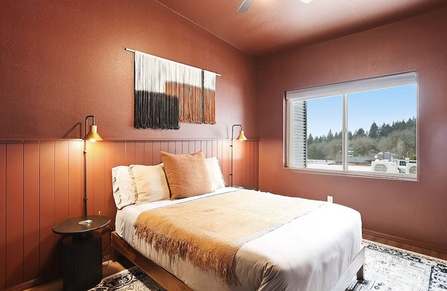Modern Loft Downtown White Salmon 